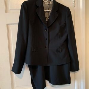 TAHARI black skirt suit, Size 10